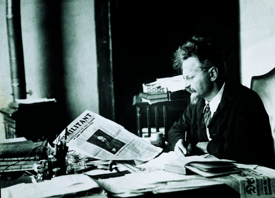 Trocki w swoim domu na wyspie Büyükada (1931).