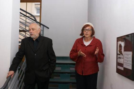 Grzegorz Kowalski i Janina Hobgarska, dyrektorka BWA w Jeleniej Górze