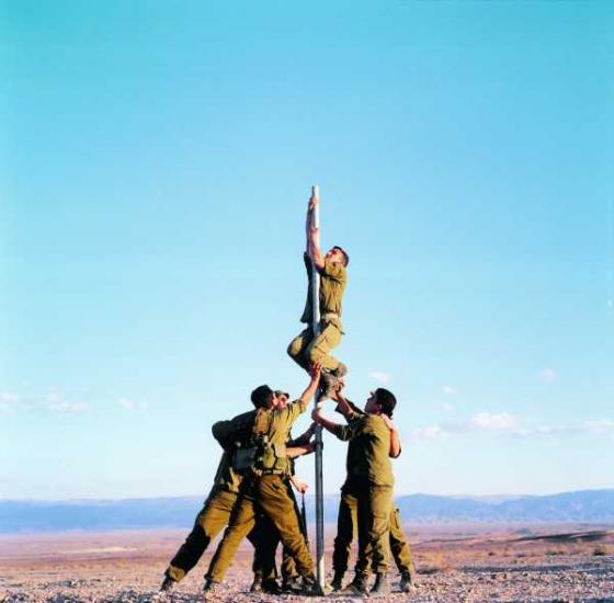 Adi Nes, "bez tytułu", z cyklu "Żołnierze", 1998, dzięki uprzejmości artysty