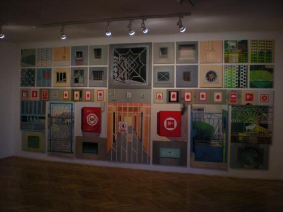 Cecylia Malik, "Ikonostas Miasto", 2009, widok na instalację w galerii Zderzak – sala główna