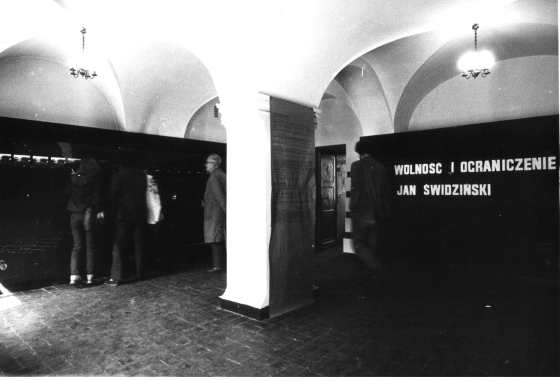Jan Świdziński, "Wolność i ograniczenie", Mała Galeria, Warszawa, 1984, fot. Marek Grygiel