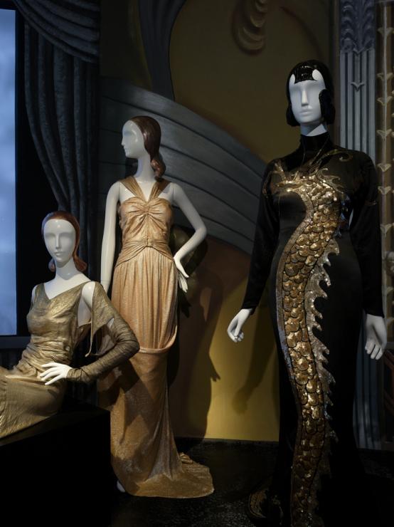 „Gwiazda srebrnego ekranu” – suknie projektu Jessie Franklin Turner (1933), Coco Chanel (1934) oraz Travisa Banton’a (1934)
Brooklyn Museum Costume Collection at The Metropolitan Museum of Art