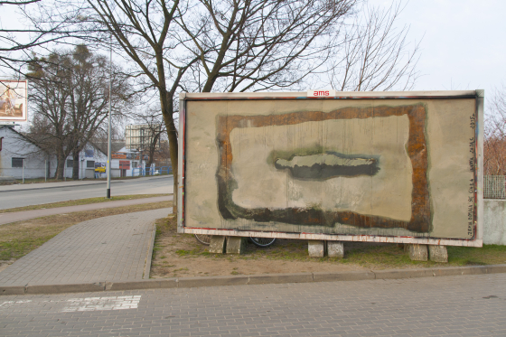 Iwona Zając, "Ziemia domaga się ciała", 2015, mural na billboardzie, fot. 24.03.2015: Magda Małyjsiak