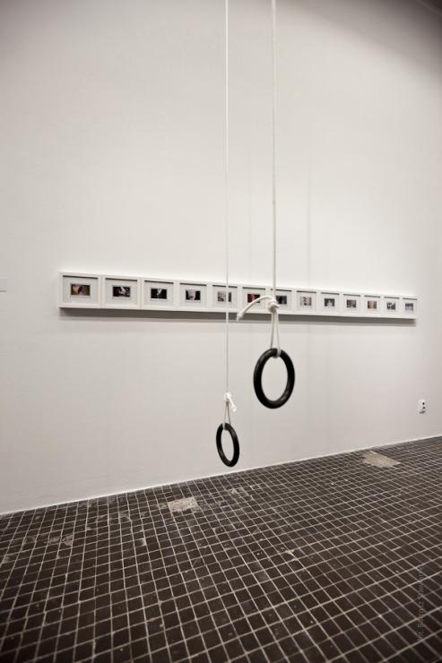 Alina Gutkina, "Pierścienie gimnastyczne", instalacja, fotografie, 2012