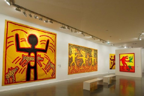 Keith Haring. Political Line, Muse_e d'Art Moderne de la Ville de Paris - widok wystawy _ F. Rivero