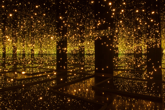 Yayoi Kusama, Infinity Mirrored Room - Filled with the Brilliance of Life, 2011, © Yayoi Kusama, Photo credit: Lucy Dawkins/Tate