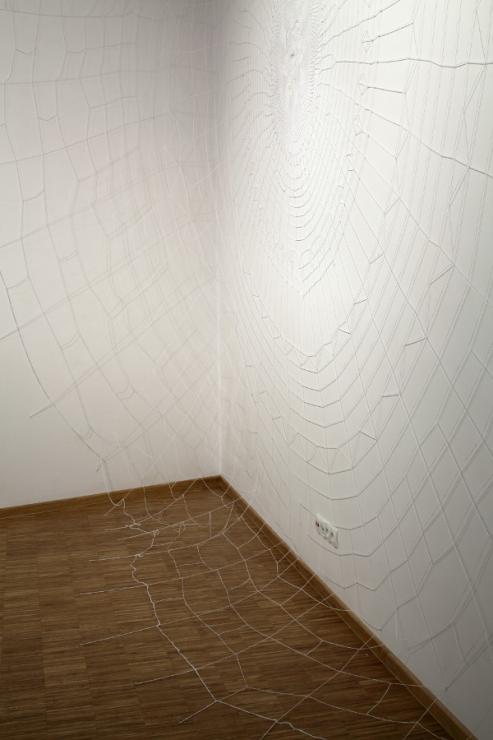 Šejla Kamerlič  -„Wydziergano”, instalacja, 2011 - fragment.