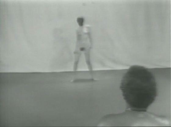 Marina Abramovic, Uwalnianie ciała, 1976, 09’7”, dzięki uprzejmości Netherlands Media Art Institute Montevideo/TBA