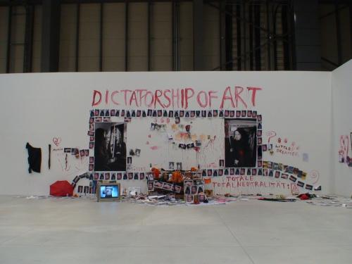 Jonathan Meese nadal czeka aż sztuka zawładnie światem. „I am waiting for the day when art gains dictatorship".
