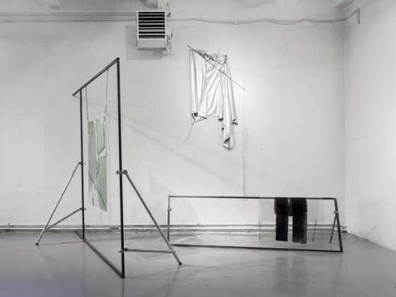 Meet Factory, fragment wystawy „Trzecie Oko Platona&quot;, instalacja Iris Touliatou, kuratorka Karina Kottova; fot.: Tomáš Souč