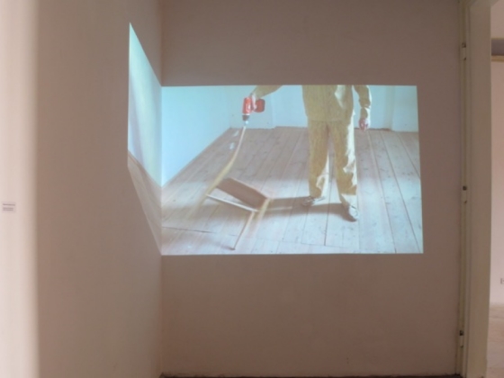Jan Mioduszewski, „Wirujące krzesło”, 2012, wideo