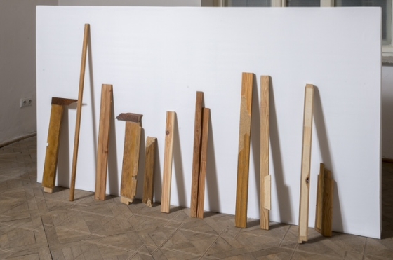 Jan Mioduszewski, „Deski, listwy”, 2014 (2004), olej na drewnie i płycie mdf