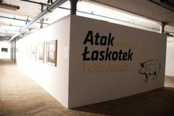 Wystawa główna łódzkiego Fotofestiwalu: "Atak łaskotek"