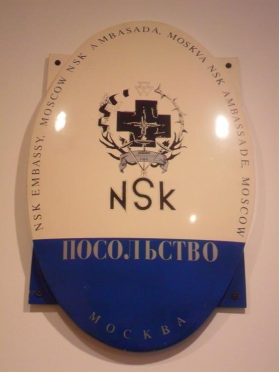„NSK Embassy Moscow plaque”, 1992, Regina Gallery/ Apt Art, Moscow, Private collection, Fot. J. Szczepanik