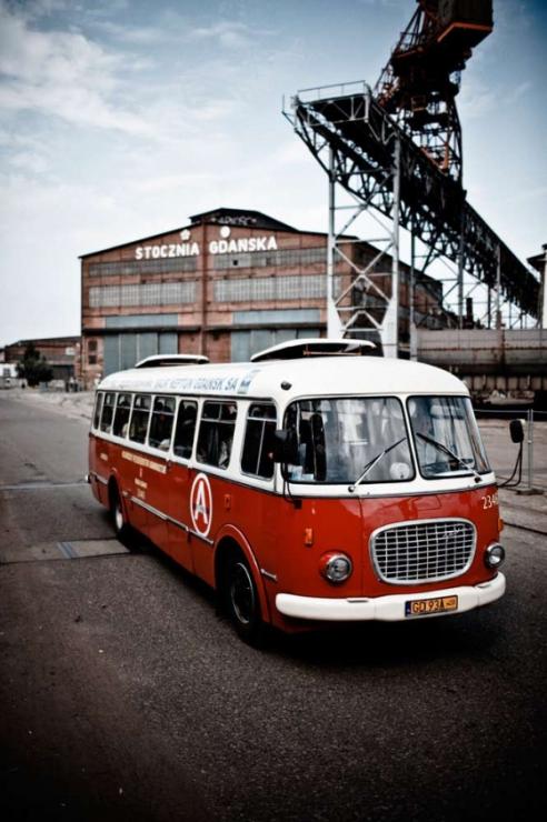 Grzegorz Klaman, &quot;Subiektywna Linia Autobusowa (SLA)&quot;, akcja; Stocznia Gdańska, 2009, 2010; fot. Michał Szlaga