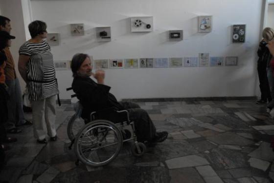 Zygmunt Rytka na otwarciu wystawy „When I'm 64&quot; w sokołowskim sanatorium, fot. Leszek Krutulski