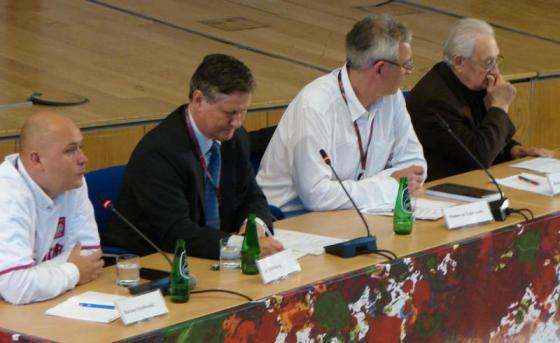 Sesja plenarna: Ile państwa w kulturze: rząd, samorząd czy społeczeństwo obywatelskie, od lewej: Bartosz Szydłowski, Jan Szombur