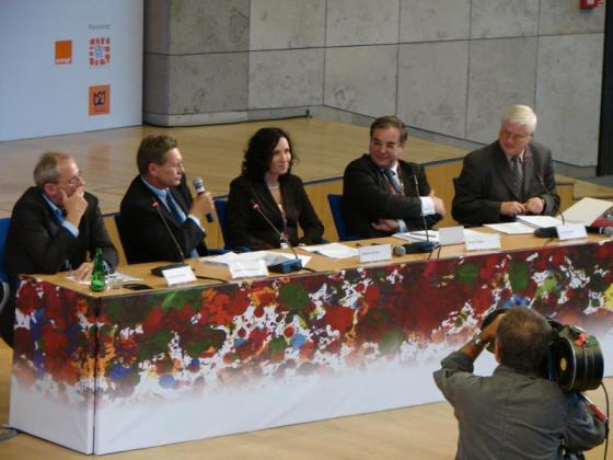 II Sesja plenarna: Ile państwa w kulturze: rząd, samorząd czy społeczeństwo obywatelskie, od lewej: Andrzej Mencwel, Leszek Balc