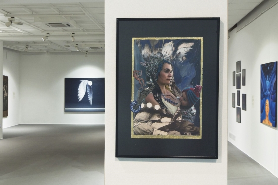 Fragment ekspozycji „Powrót do korzeni”, Galeria Bielska BWA 2013, od lewej Rafał Borcz, Amanda Koelman, Dolorosa De La Crus, Da