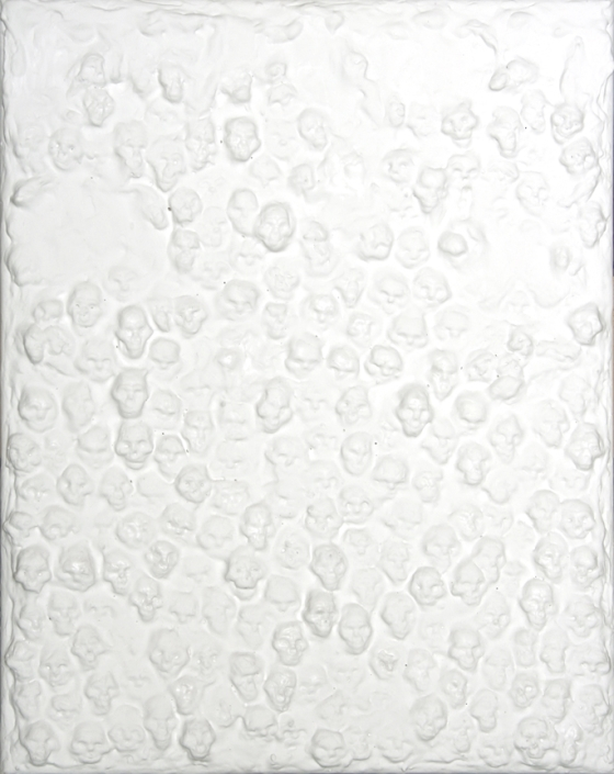 „Czaszki / Bitwa ścierna”, akryl modelina na płótnie 50x40 cm, 2014.
