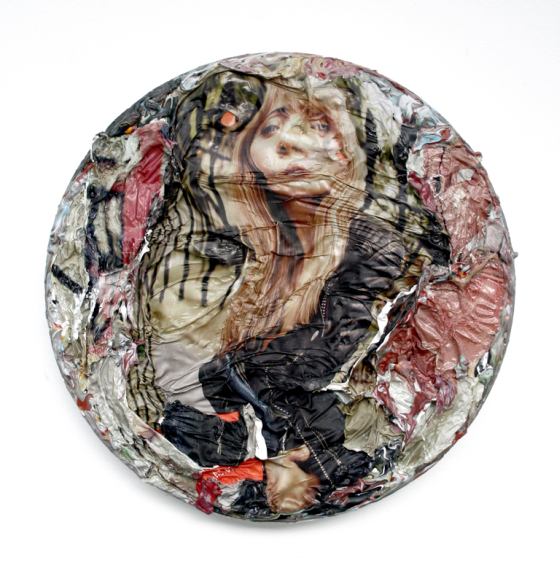 „Portret”, akryl, plastikowa reklamówka na płótnie 30x30 cm, 2014.