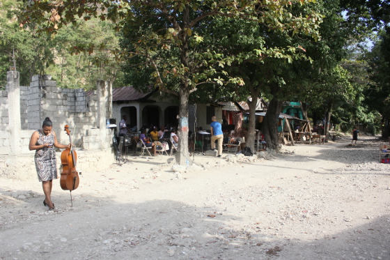 C.T. Jasper, Joanna Malinowska, „Halka/Haiti. 18°48’05”N 72°23’01”W”, 2015. Próba generalna w Cazale. Fot.: Damas Porcena (Dams)