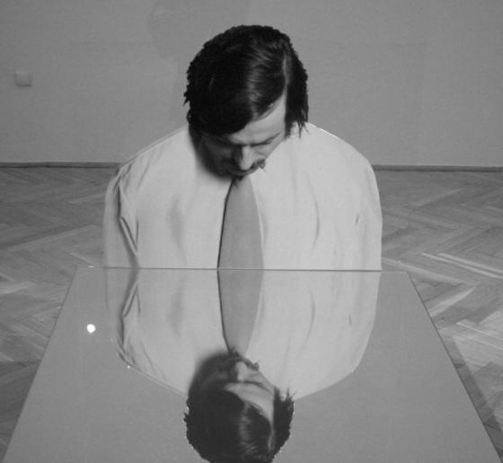 K.Wodiczko , Autoportret, 1973, instalacja, Fundacja Profile.
