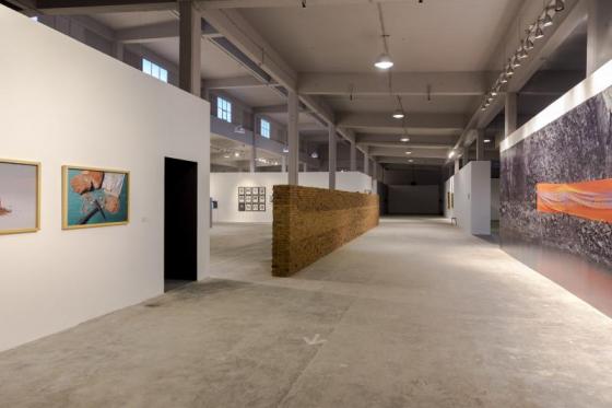 13. Istanbul Biennale, widok ogólny, Antrepo, zdjęcie: Servet Dilber