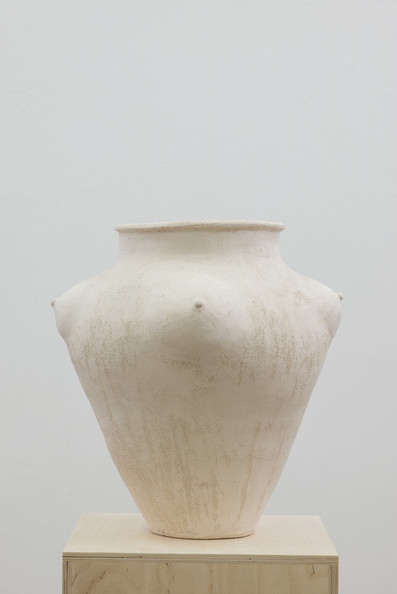 A.Brzeżańska, Bez tytułu, 2014, ceramika, 44 x 32 x 32