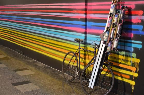 BENEDICT RADCLIFFE + LOUIS GIBSON (graffiti malowane za pomocą roweru), Free Ride Art Space,  BWA Wrocław