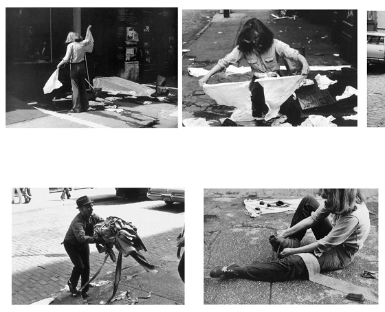 Mierle Laderman Ukeles, "Washing", 1974 Przed A.I.R. Gallery na Wooster Street w Soho, Nowy Jork 17 czarno białych zdjęć, tekst