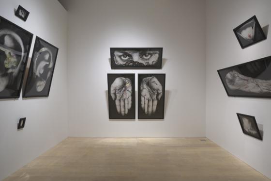 „MY TROPHIES”, 1986-1988, ZDJĘCIE: WATANABE OSAMU, DZIĘKI UPRZEJMOŚCI: MORI ART MUSEUM