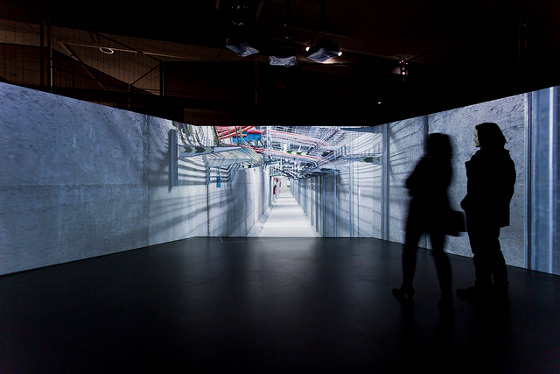 Timo Arnall, "Internet Machine", Transmediale 2015, wystawa "Capture All", © Julian Paul